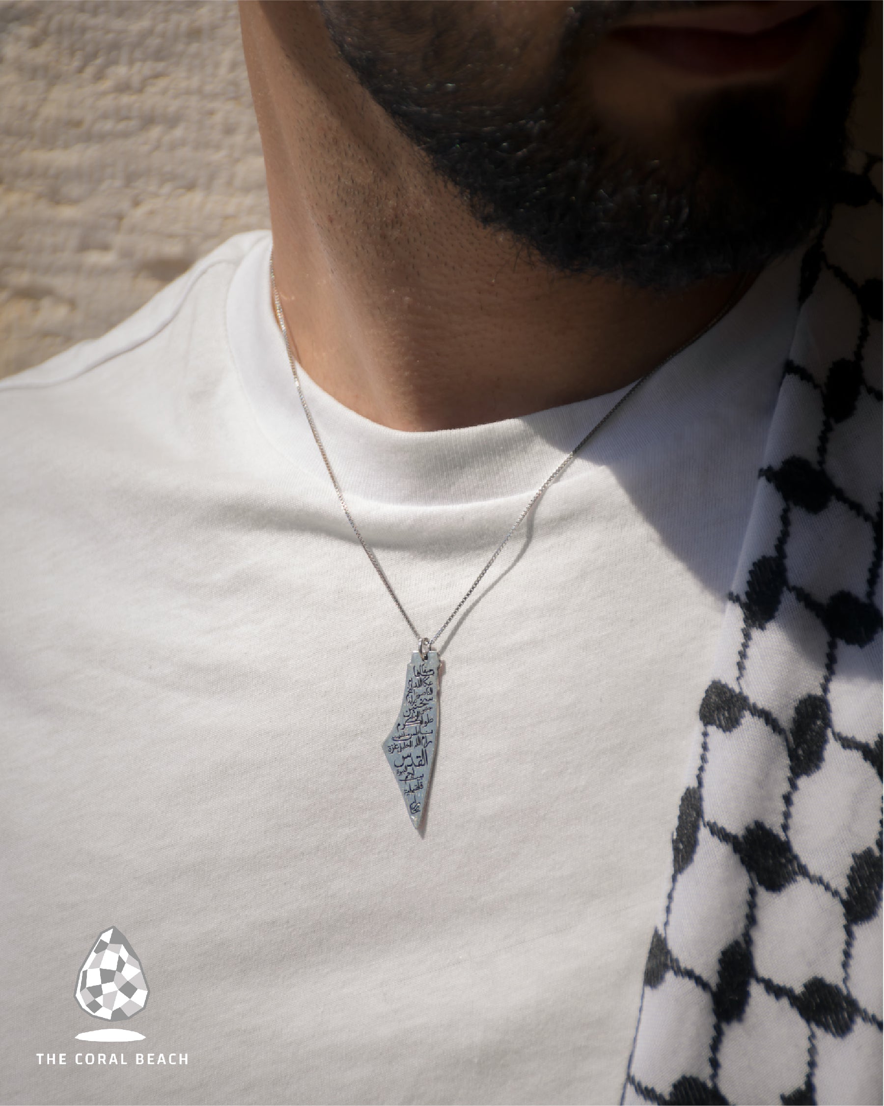 سنسال خارطة فلسطين محفور عليها اسامي مدن فلسطين