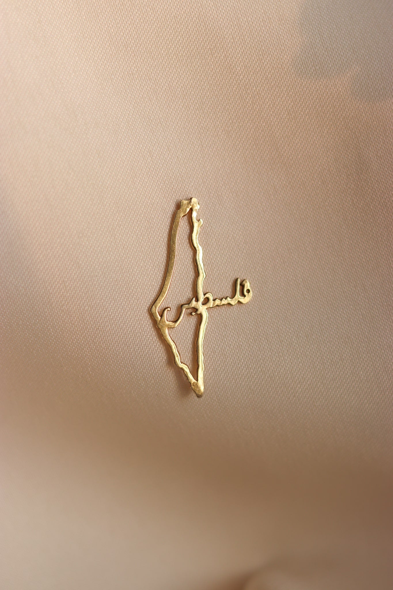 Palestinian map with horizontal Palestine Arabic word pin