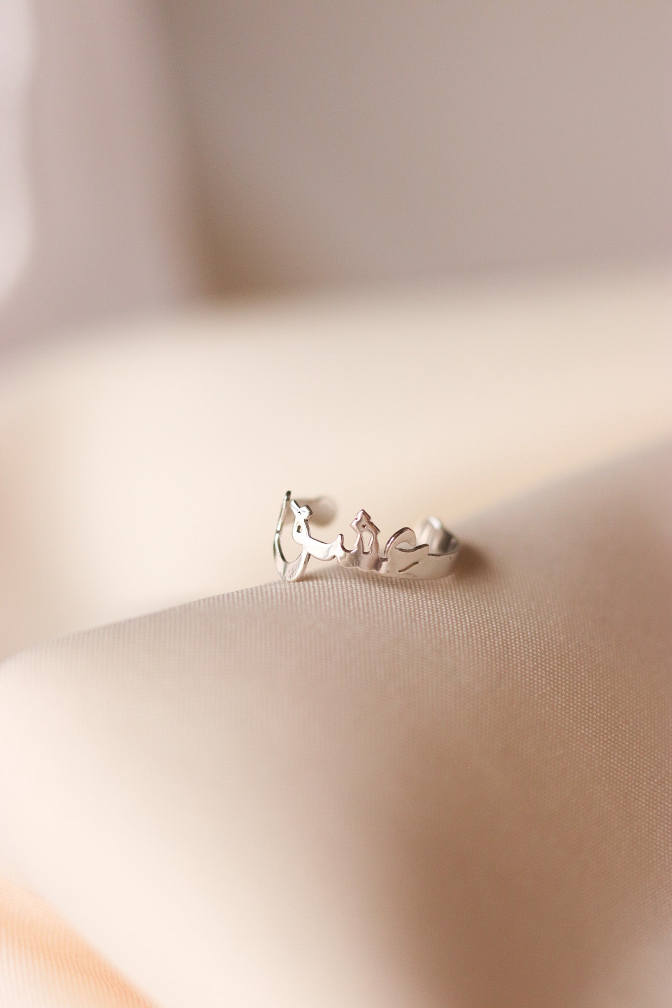 "عشق" ring