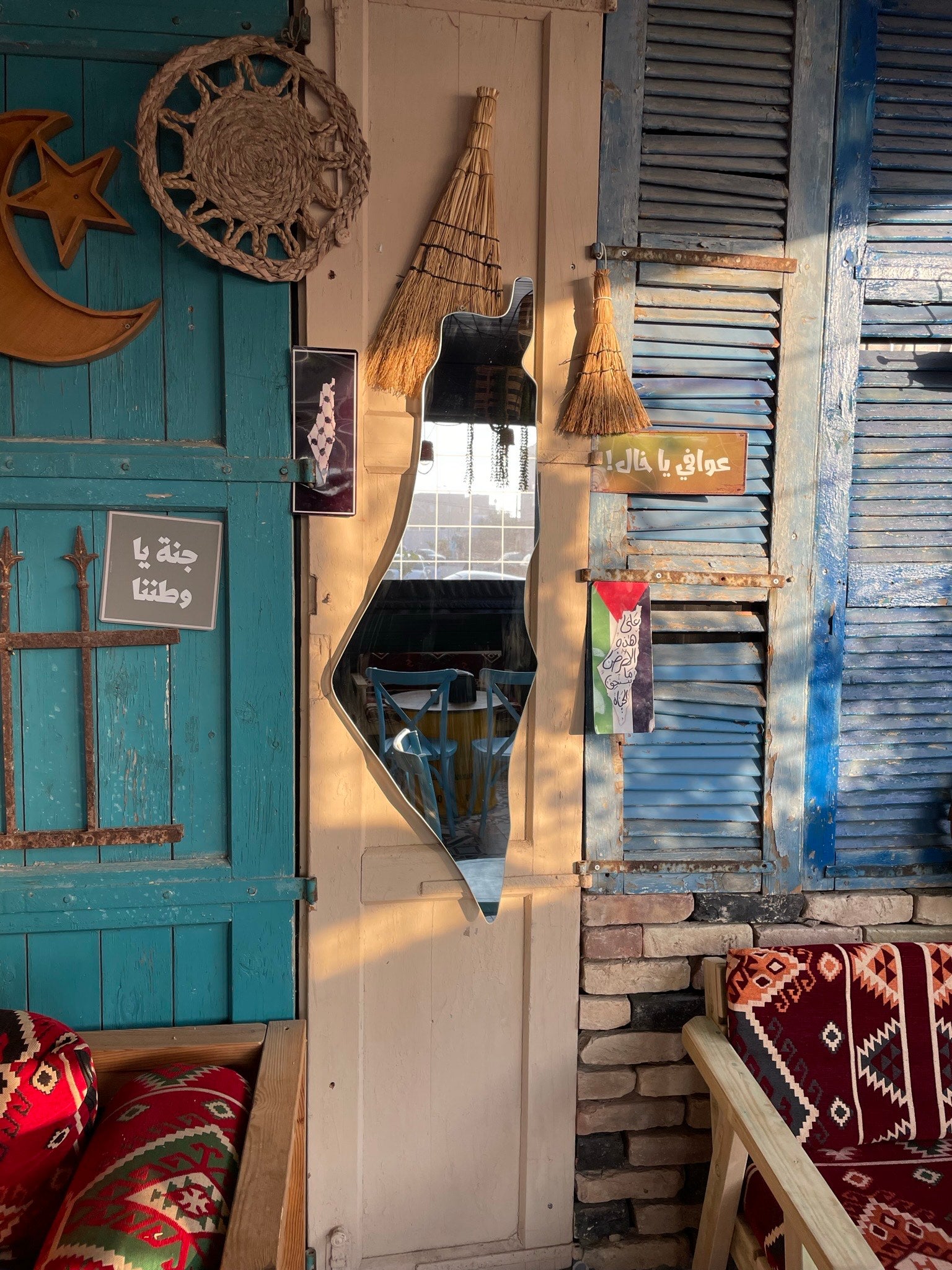 Palestine map mirror